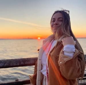 Meet your Posher, Daniela